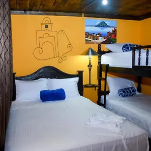 Bed & Breakfast Luna En La Y Restaurante, Antigua